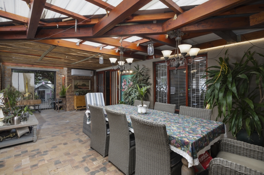 6 Bedroom Property for Sale in Morningside Western Cape
